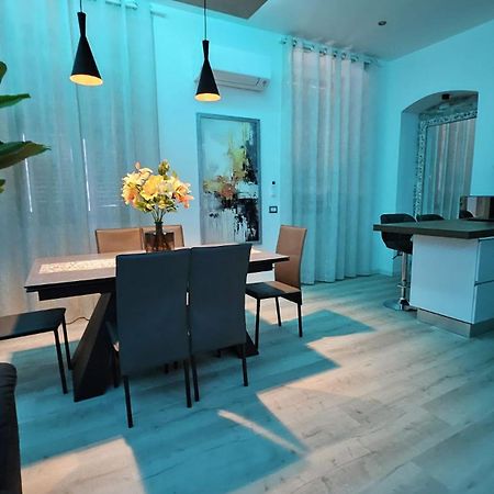 Vanity House Специя Екстериор снимка