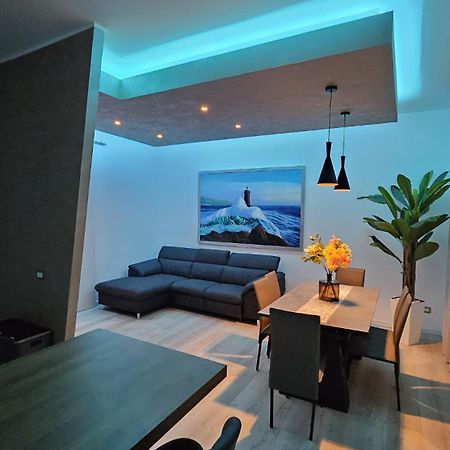 Vanity House Специя Екстериор снимка